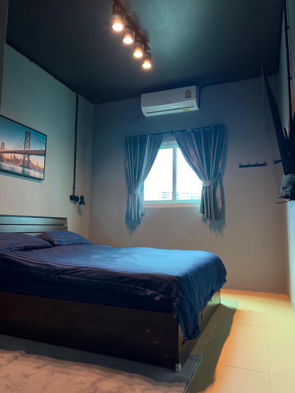 Champagne Hostel & Cafe Паттайя Экстерьер фото