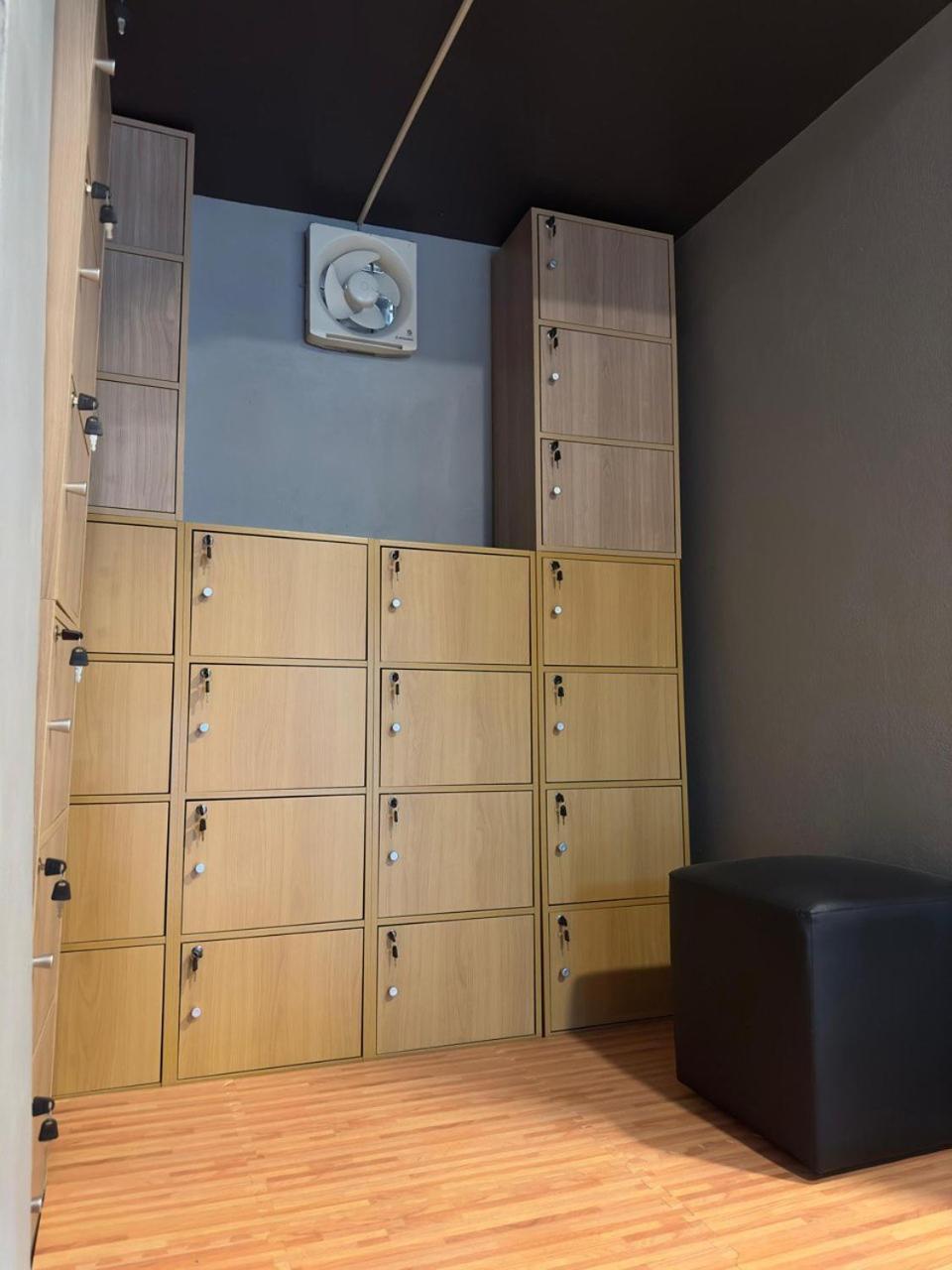 Champagne Hostel & Cafe Паттайя Экстерьер фото