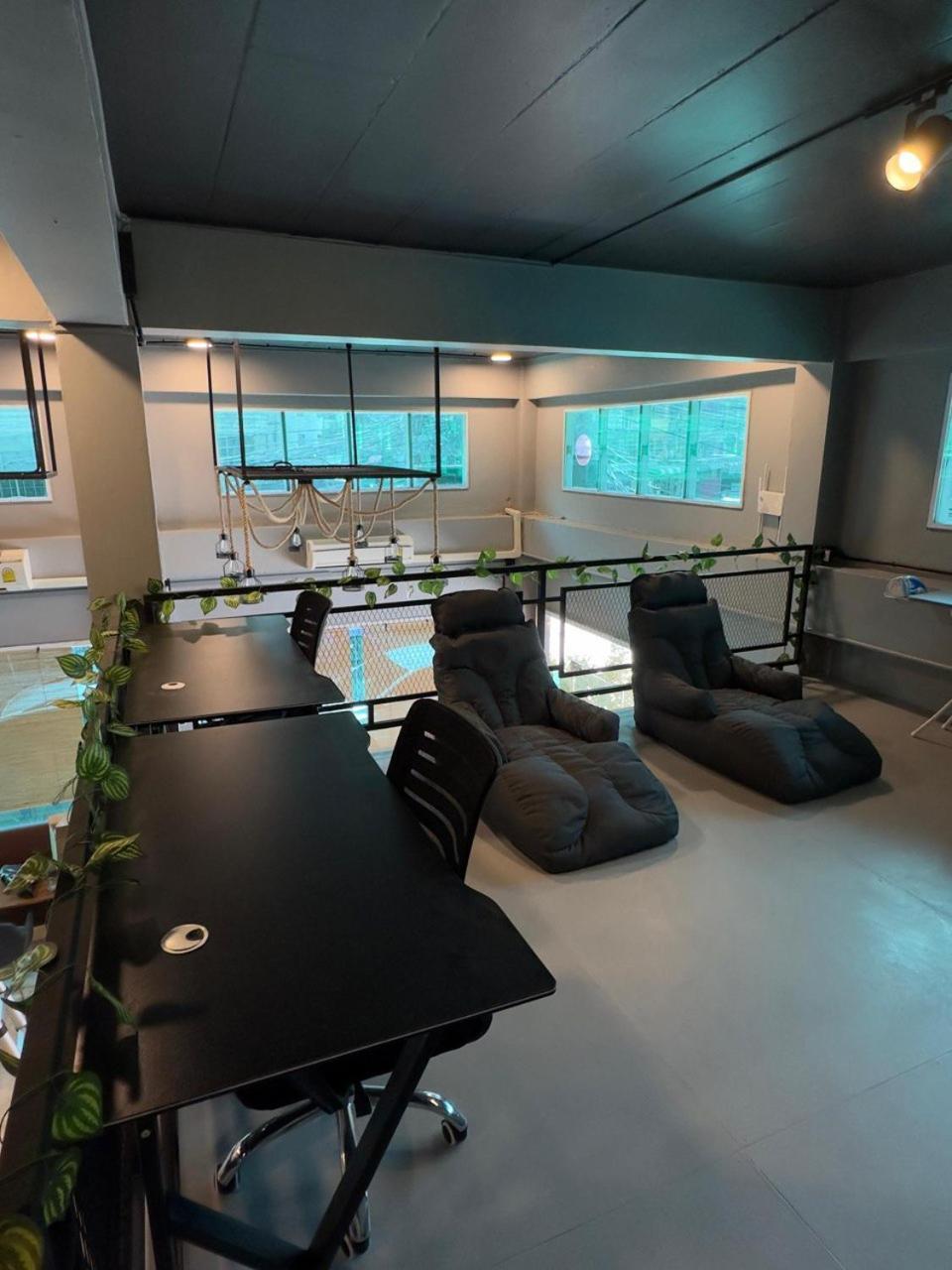 Champagne Hostel & Cafe Паттайя Экстерьер фото