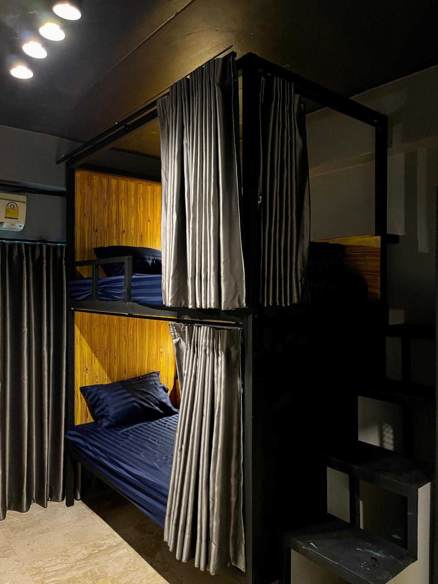 Champagne Hostel & Cafe Паттайя Экстерьер фото