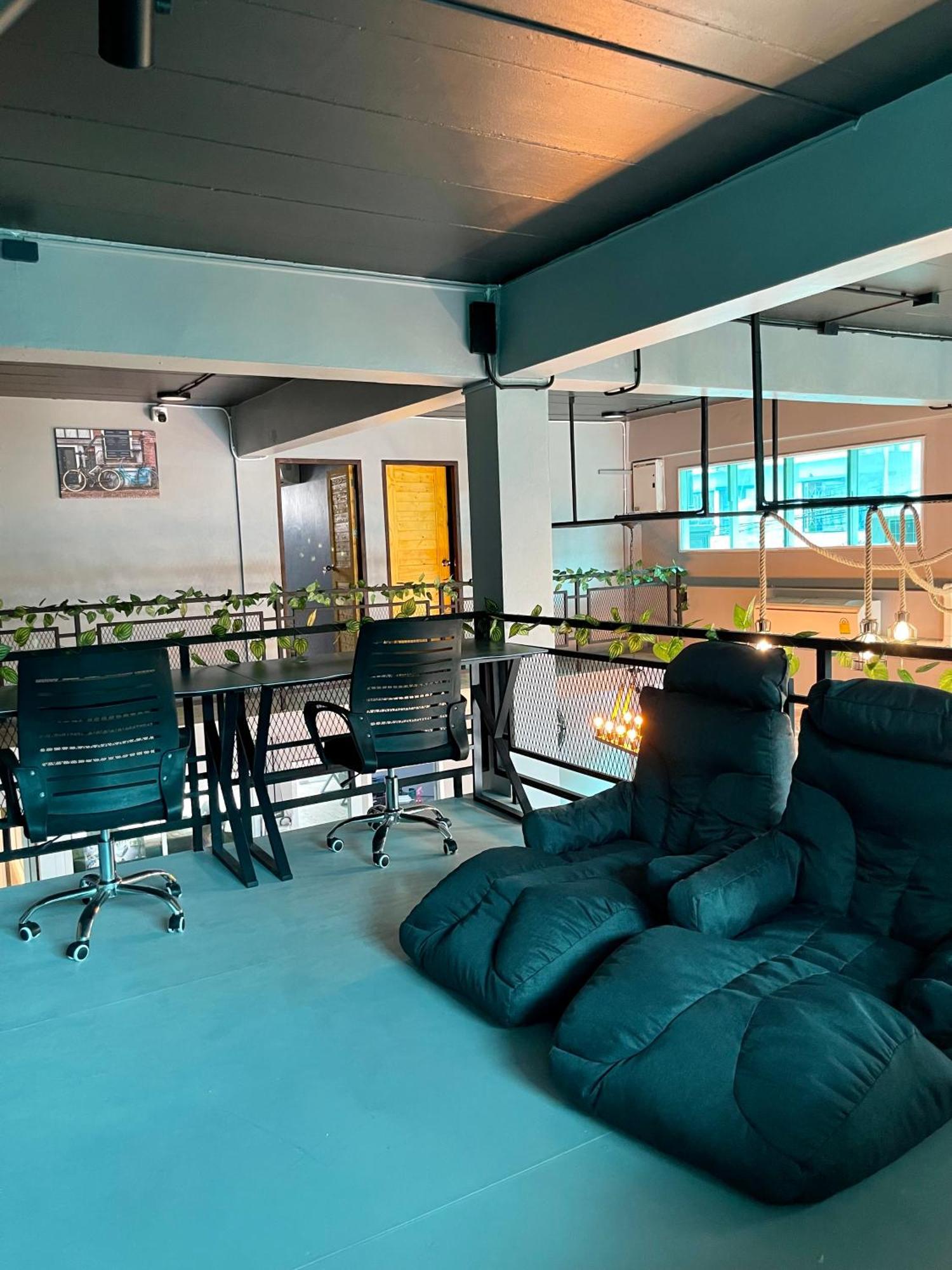 Champagne Hostel & Cafe Паттайя Экстерьер фото