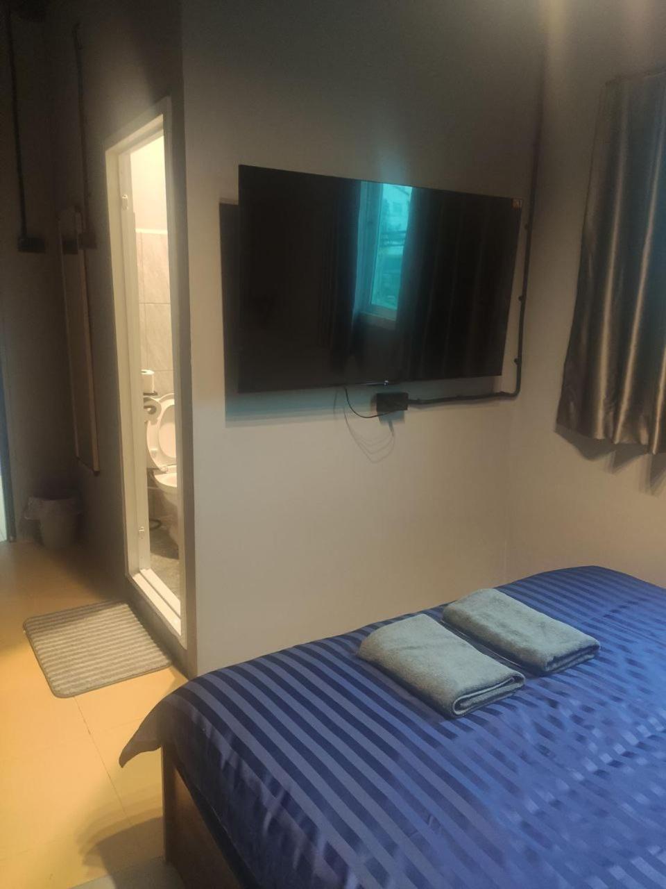 Champagne Hostel & Cafe Паттайя Экстерьер фото