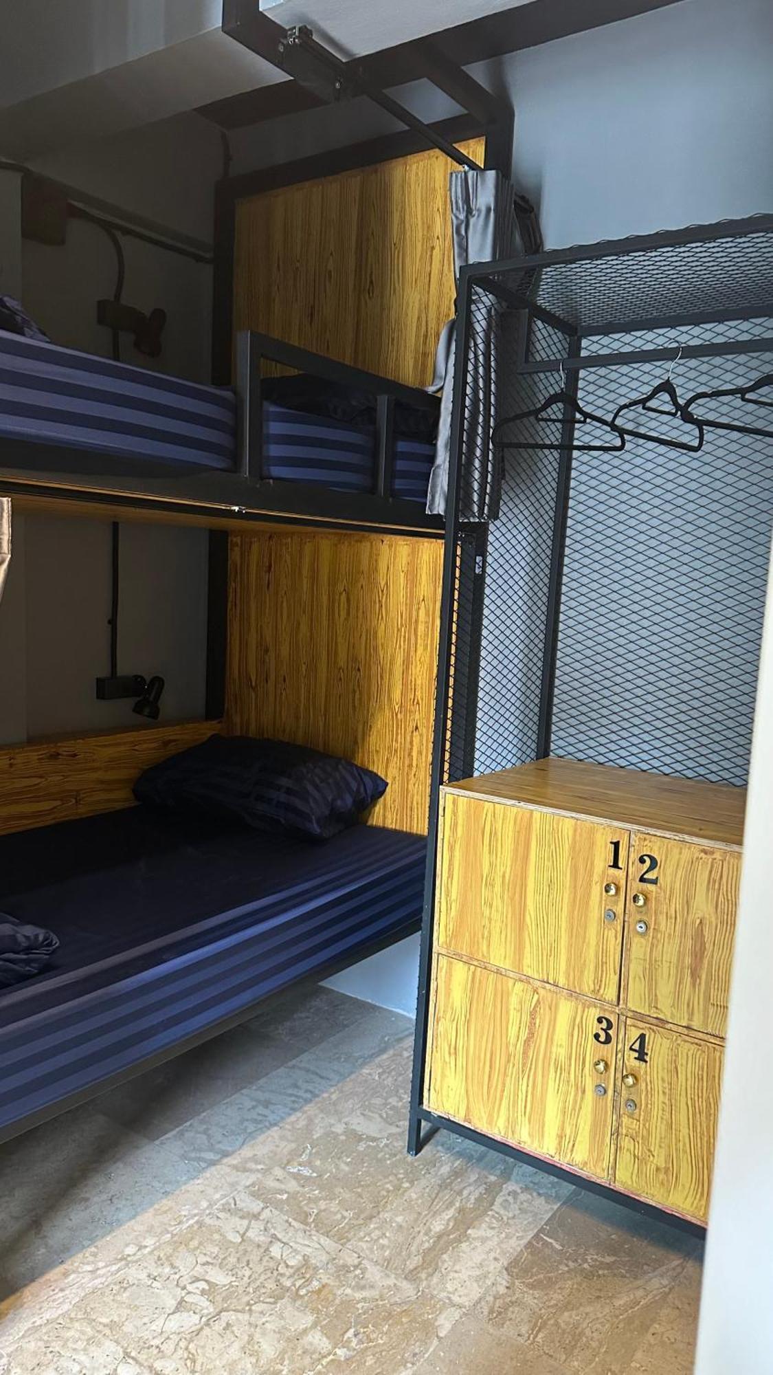 Champagne Hostel & Cafe Паттайя Экстерьер фото