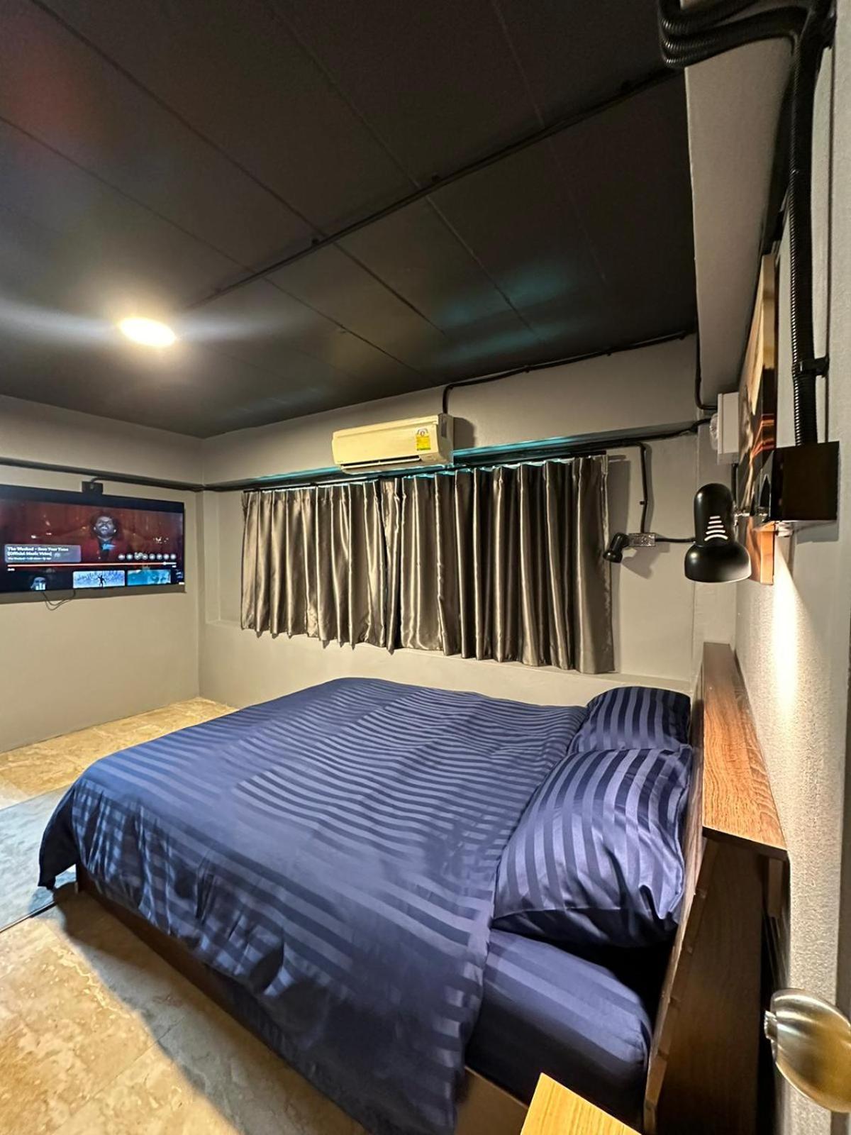 Champagne Hostel & Cafe Паттайя Экстерьер фото